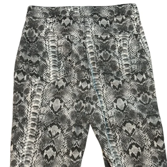 We The Free Just Float On High Rise Flare Jeans Snake Print Sz 28 Like New - Picture 8 of 10